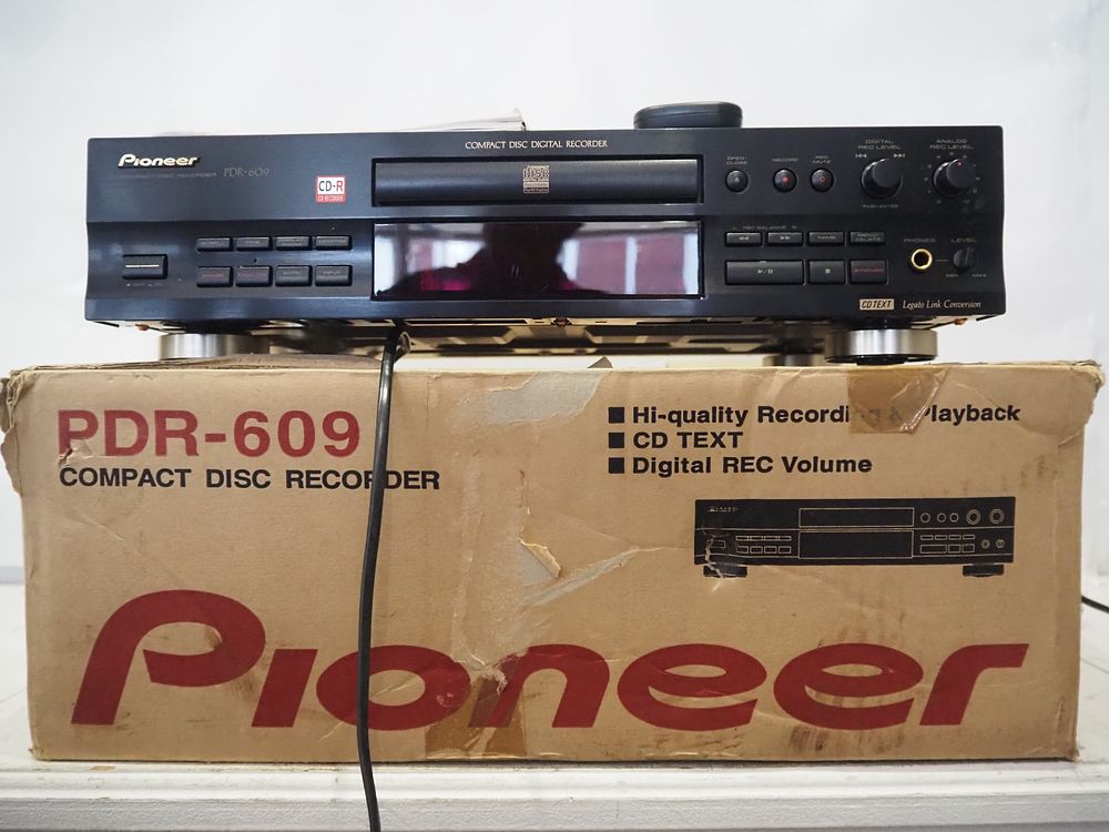 Lot 210: Pioneer PDR‑609 CD Recorder High‑Quality Audio Recording & Playback