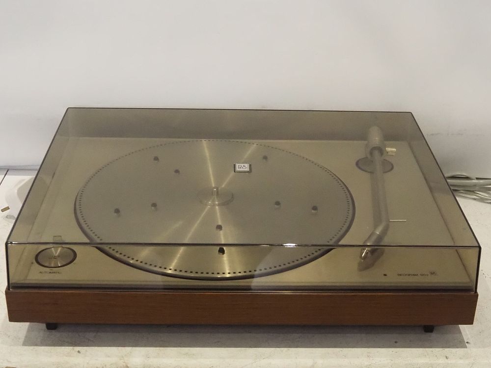 Lot 228: Bang & Olufsen Beogram 1202 turntable smc 14
