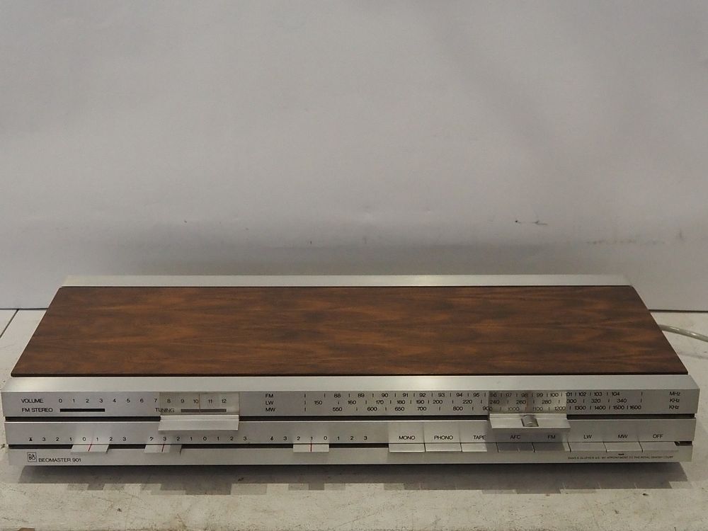 Lot 229:  Bang & Olufsen Beomaster 901 amplifier/tuner