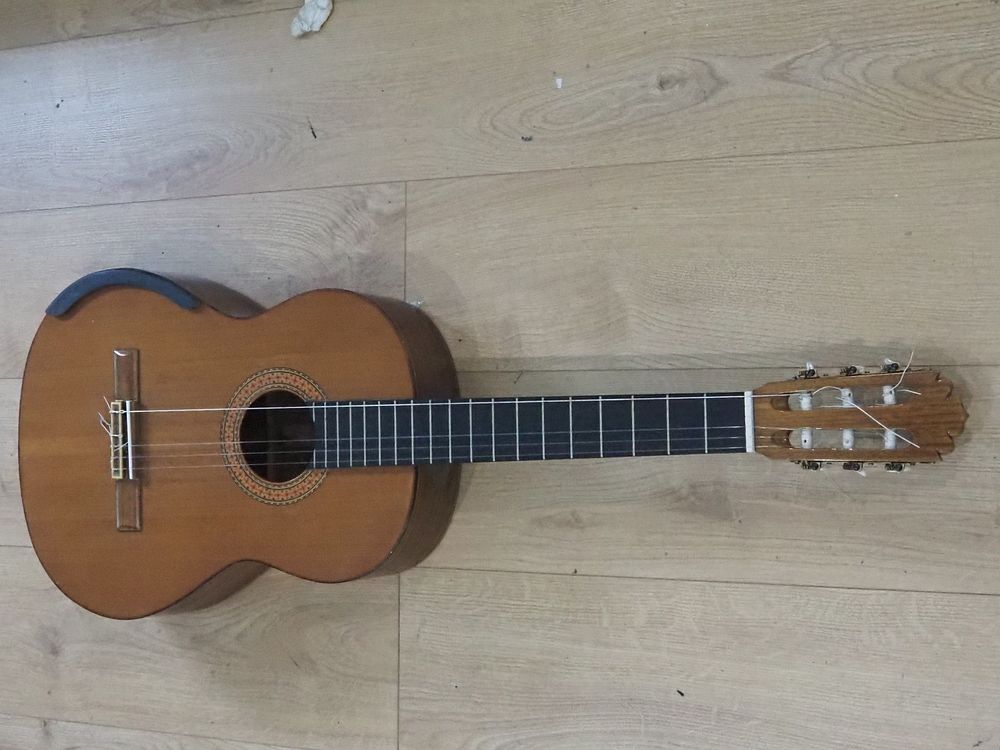 Lot 230: Manuel Rodríguez Model C Spanish Handmade Classical Guitar