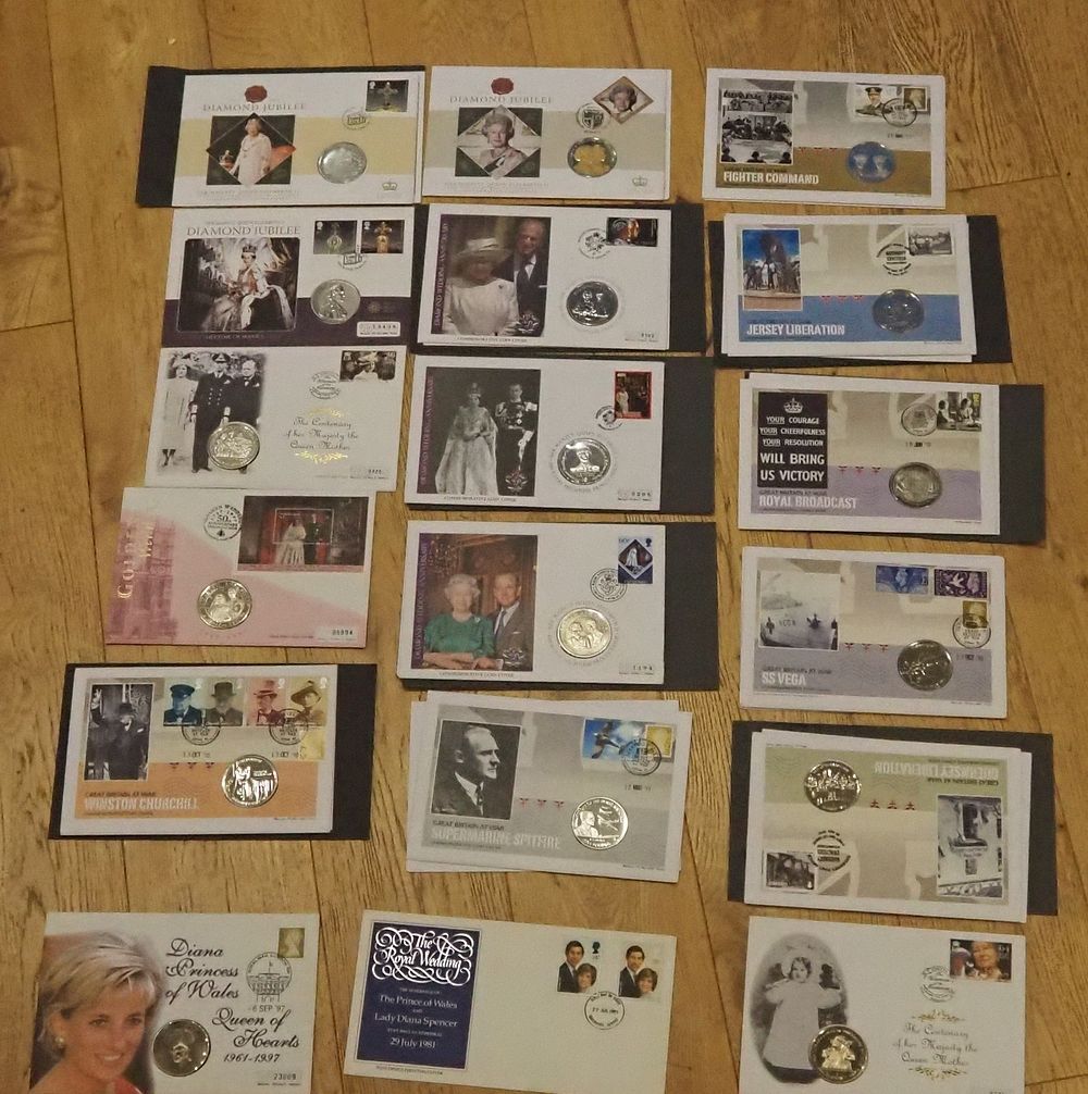 Lot 103a: Collection of 16 UK Commemorative Coin Covers Royal Military History