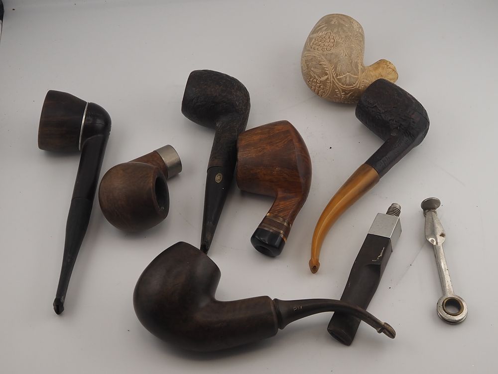 Lot 118: Tobacco smoking pipe