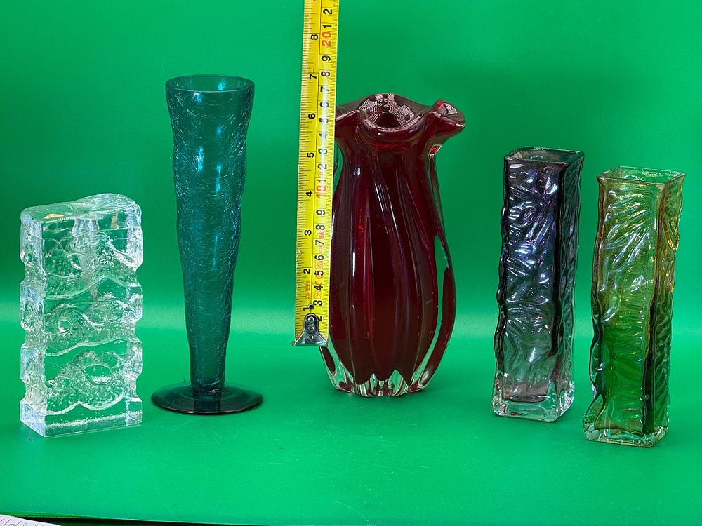 Lot 273: 5 Vintage Art Glass Vases Mix of Colors