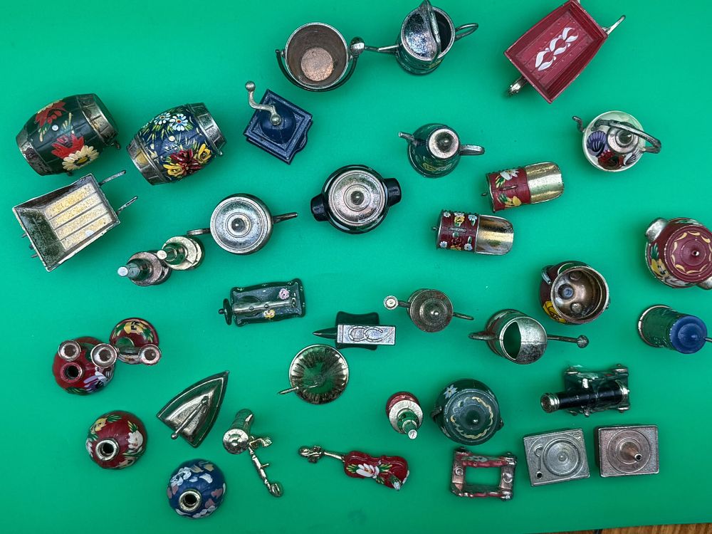 Lot 286: Collection of Miniature Painted Metalware Dolls House Kitchen and Household Items