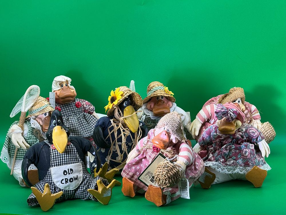 Lot 310: 8 Country Folk Art Ducks & Crows Dolls / Figures