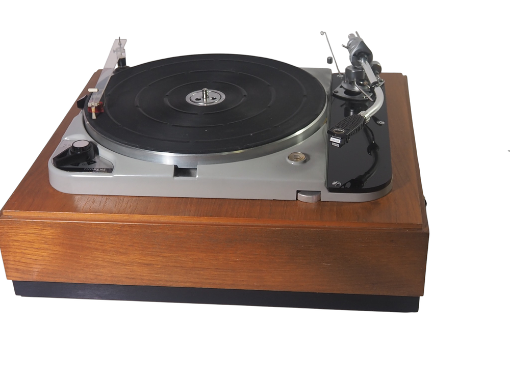 Lot 222: HI FI audio Thorens TD 124 II Vintage Turntable With SME Tonearm