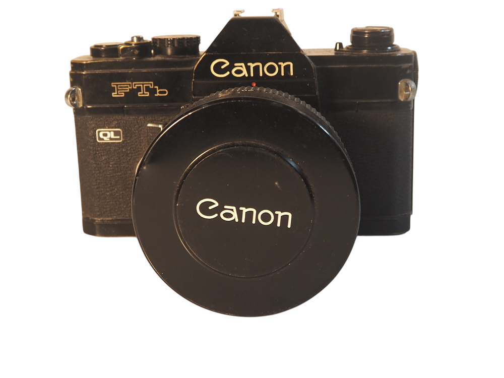 Lot 175: Canon FTb QL 35mm SLR Black Body With Canon FD 15mm f2.8 Fish Eye Lens