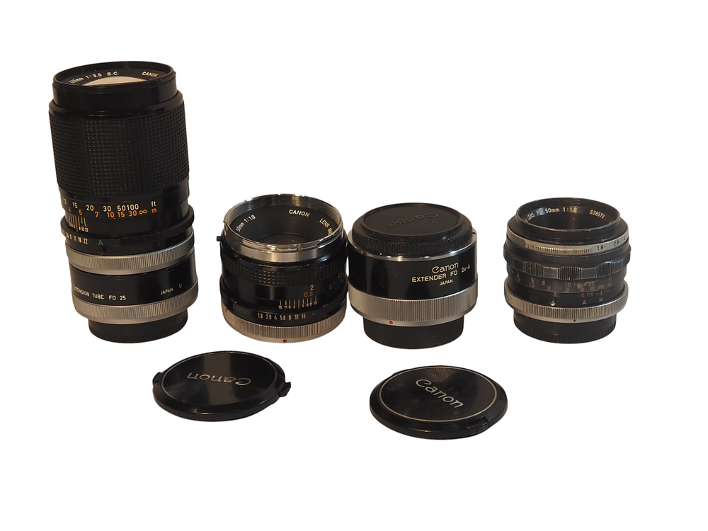 Lot 182: Canon FD FL Lens Set 135mm f3.5 SC 50mm f1.8 FD 50mm f1.8 FL Extender FD 2x A And Extension Tube FD25