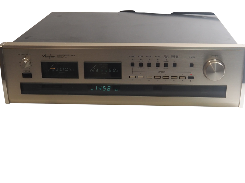 Lot 235: HI FI Accuphase T-106 AM FM Stereo Tuner Quartz Synthesizer DGL Detector Vintage Flagship