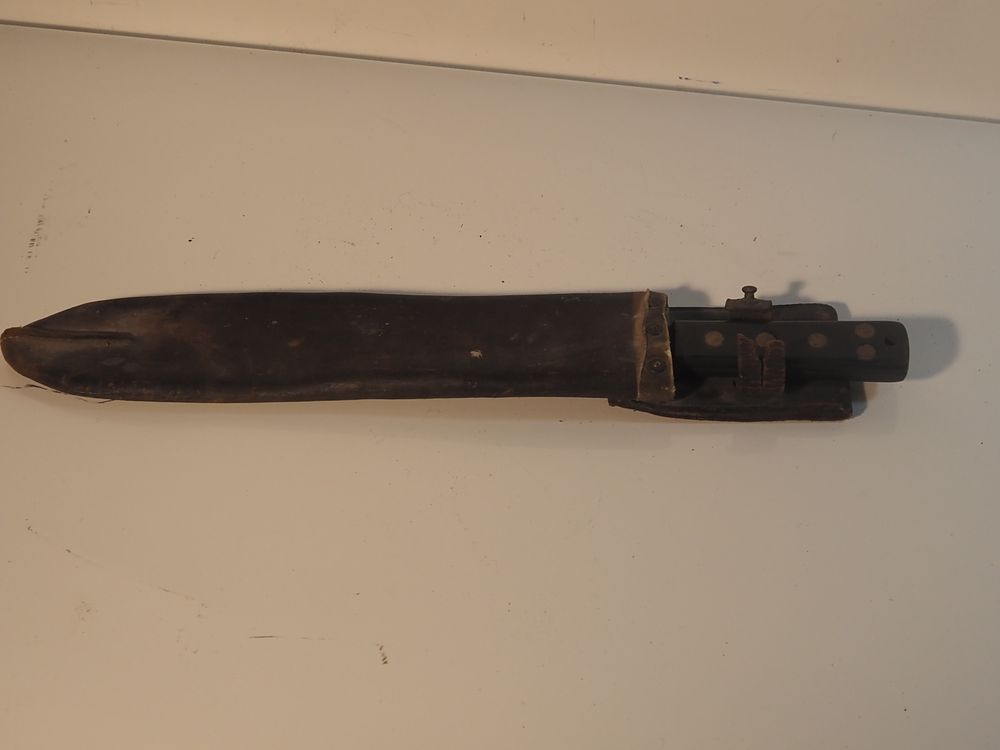 Lot 292: a army Martindale Crocodile Machete and Leather Sheath with AR Mark air ministry 1945