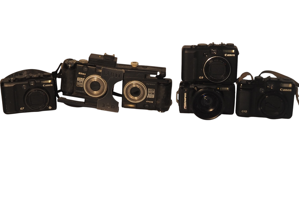 Lot 193: Lot of 5 Cameras Canon G7 G9 G10 Nikon Coolpix 3D Rig Olympus Tough