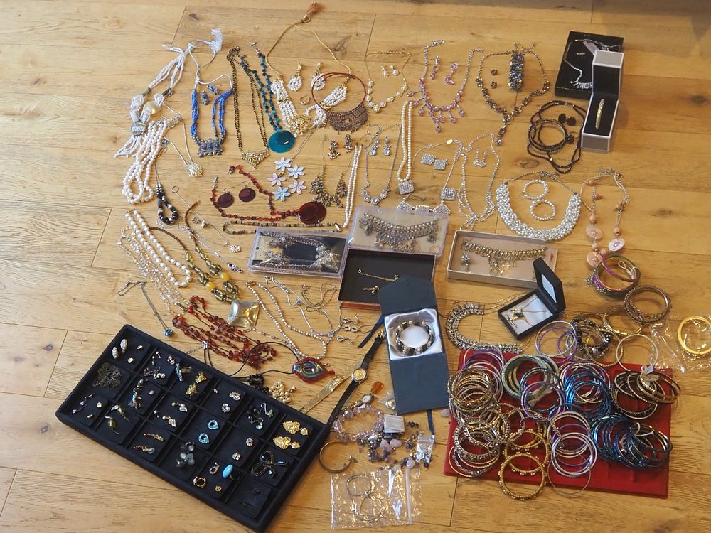 Lot 323: Large Costume Jewellery Collection Necklaces Earrings Bangles Bracelets Rings Watches Mixed Lot