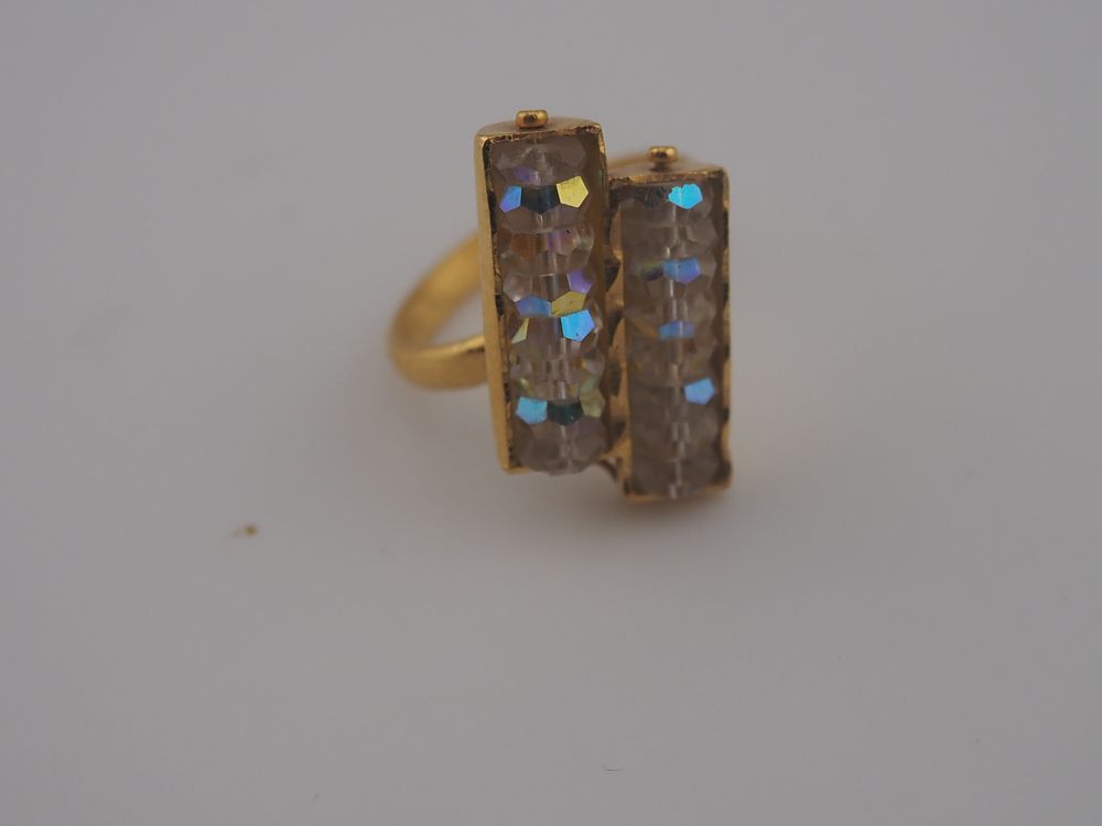 Lot 327: 22ct Gold Double Bar Ring Aurora Borealis Crystal Set 8.48g