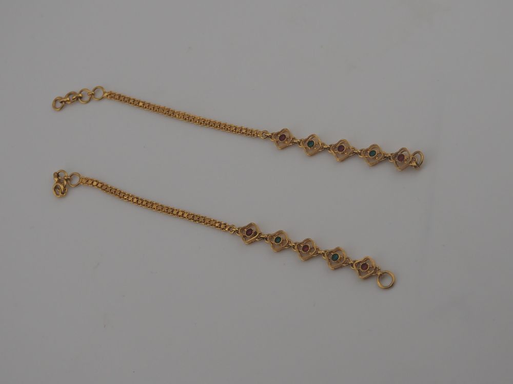 Lot 336: 19 ct Gold Pair Of Gemstone Bracelets 6.44g Red And Green Stones