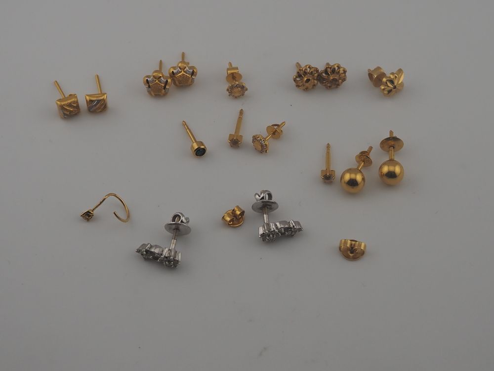 Lot 337: Mixed Gold Earring Collection Spares Repairs 11.87g