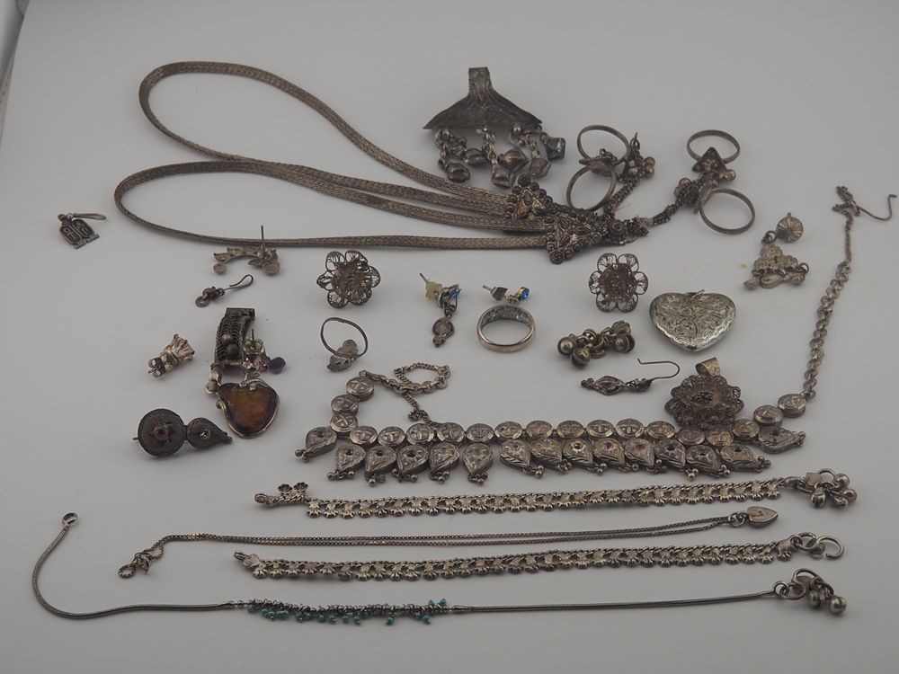 Lot 339: Silver Jewellery Collection 167g Vintage Pieces Necklaces Bracelets Earrings