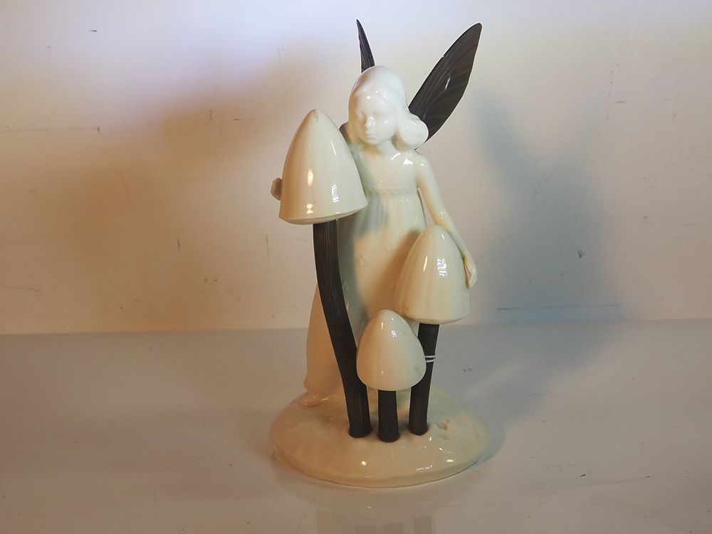 Lot 348: Minton Meadowsweet MS50 Bone China and Bronze Fairy Figurine 1980