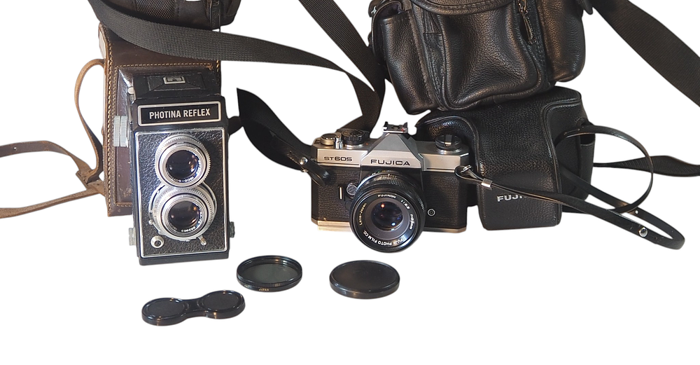 Lot 199: Vintage Camera Set Photina Reflex TLR and Fujica ST605 SLR with Cases