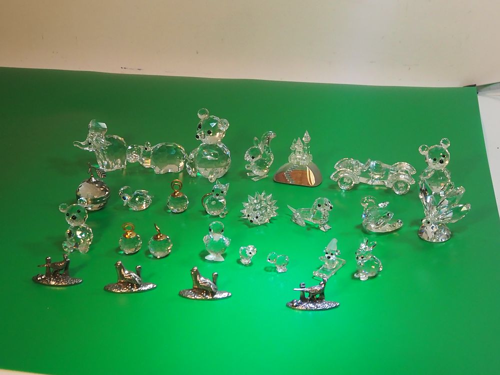 Lot 358: Collection Swarovski Crystal Figurines Animals Castle Car 24 Pieces