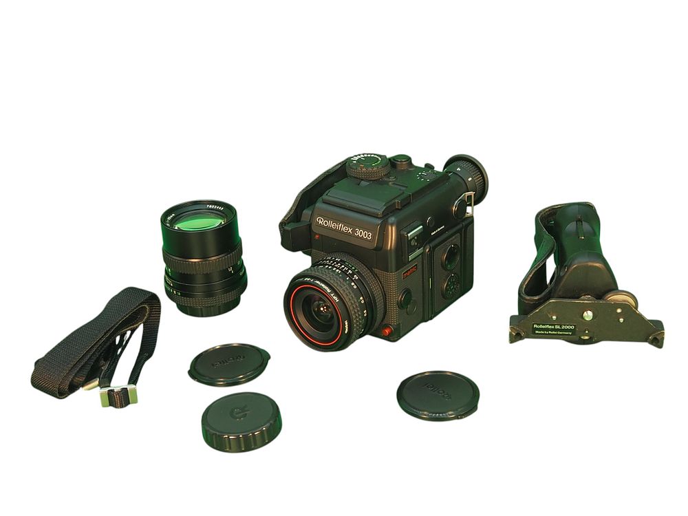 Lot 53: Rolleiflex 3003 with HFT Rolleinar 28mm f2.8 and Rolleinar MC 105mm f2.8 Lenses