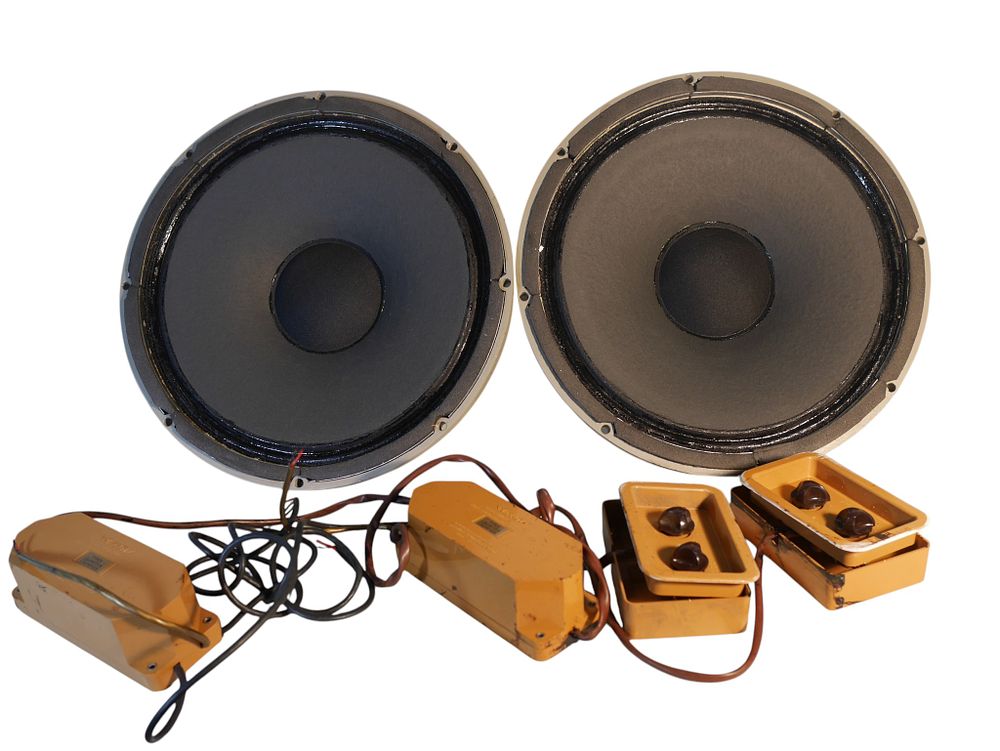 Lot 89: HI FI Tannoy Monitor Gold LSU HF 15 8 Pair Dual Concentric Drivers with Crossovers