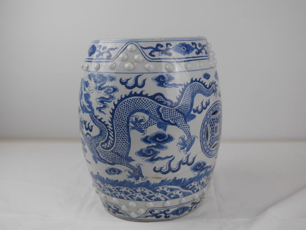 Lot 196: VINTAGE BLUE WHITE CHINESE DRAGON GARDEN STOOL
