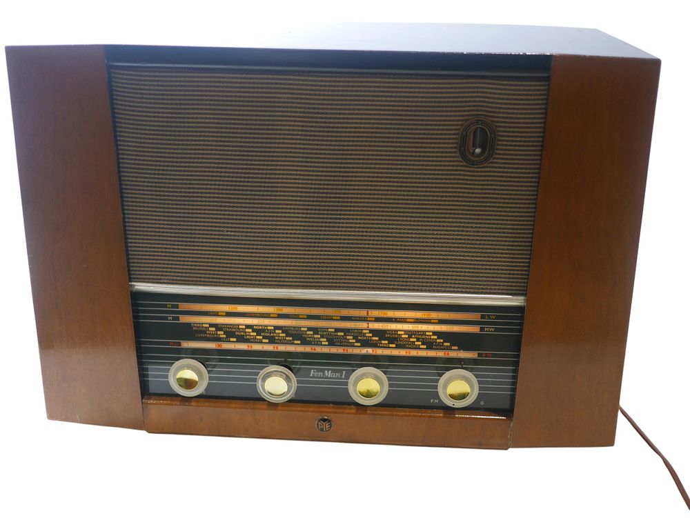Lot 140: Pye Fen Man 1 Multi Band FM LW MW Valve Radio