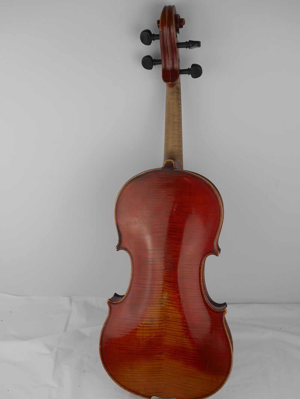 Lot 156: Antique Violin Bearing H A Fischer Markneukirchen Label Dated 1920 with Fitted Case