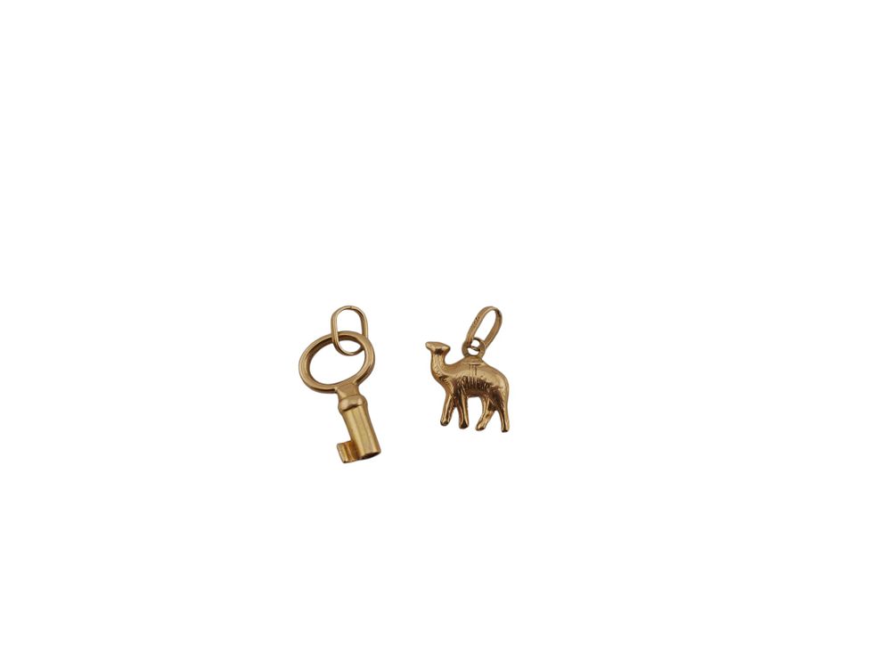 Lot 180: 18 Carat Gold Charms Key and Camel 3.59g Marked 750