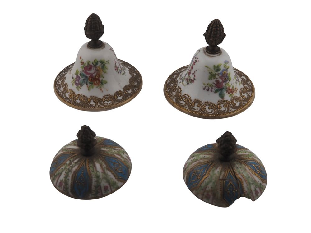 Lot 200: 4 Vintage Porcelain Vase Lids