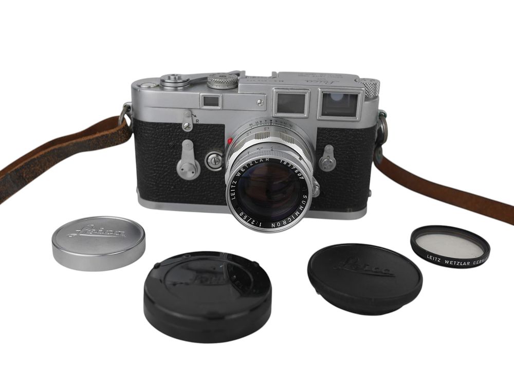 Lot 50: Leica M3 875372 Camera with 50mm f2 Summicron Lens and Accessories