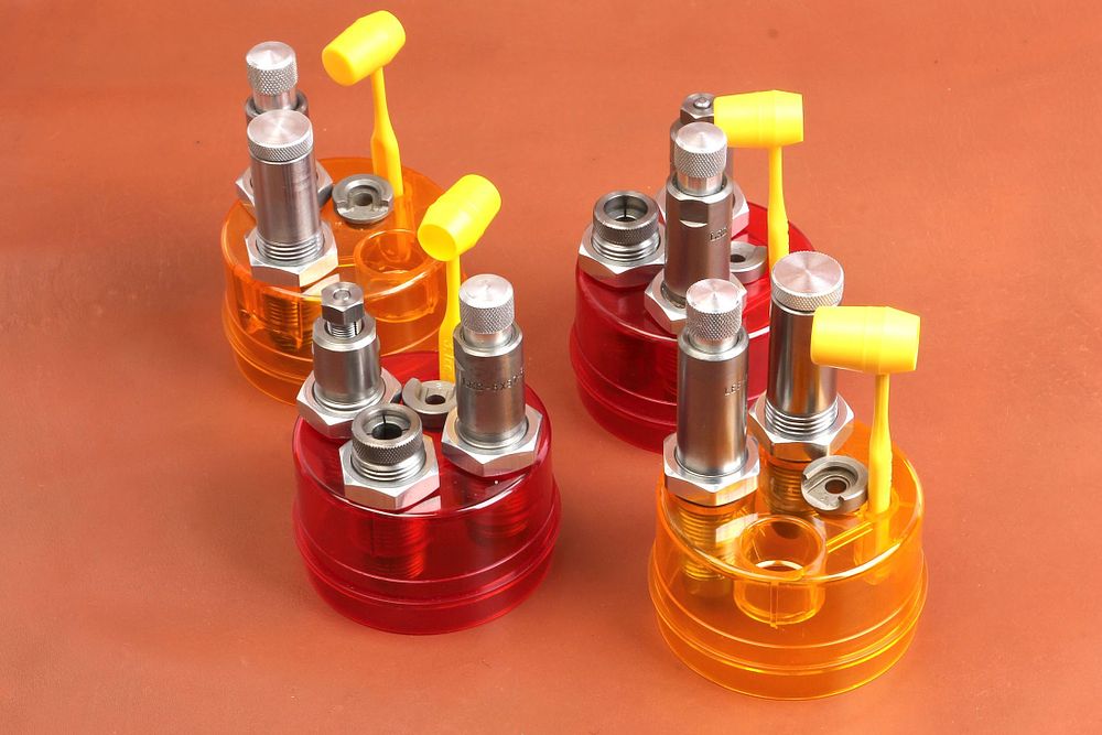 Lot 312: RELOADING DIES 8 x 57, 243, 270, 375...