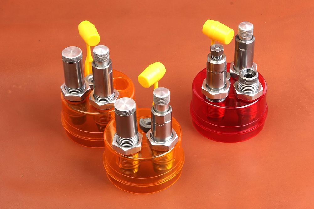 Lot 313: RELOADING DIES 8 x 57, 270, 375 H...