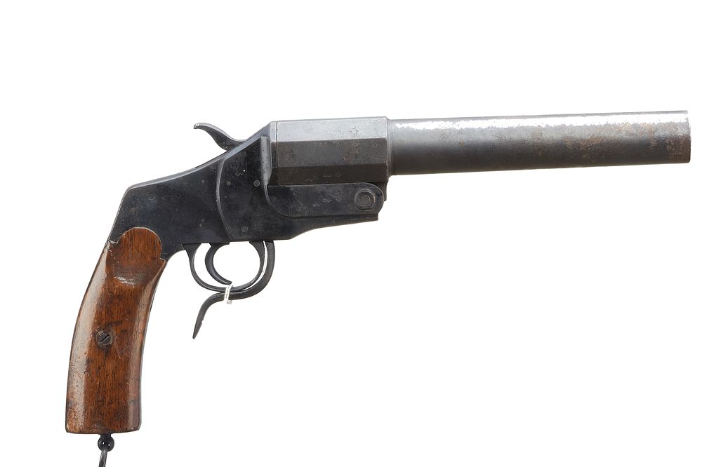 Lot 661: GEBR
A 26mm FLARE PISTOL Ser No 772
