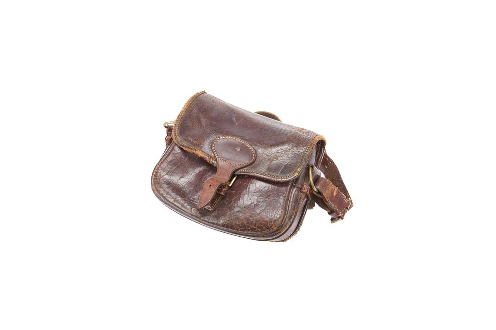 Lot 1530: A LEATHER CARTRIDGE BAG