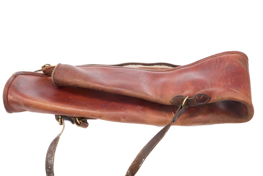 Lot 1529: JOHN RIGBY
A LEATHER GUN SLIP