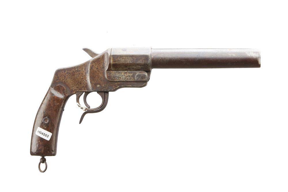 Lot 217: HEBEL
A 1" CAL. HEBEL GERMAN FIRST WORLD WAR SIGNAL PISTOL. 
Ser No 7872.
