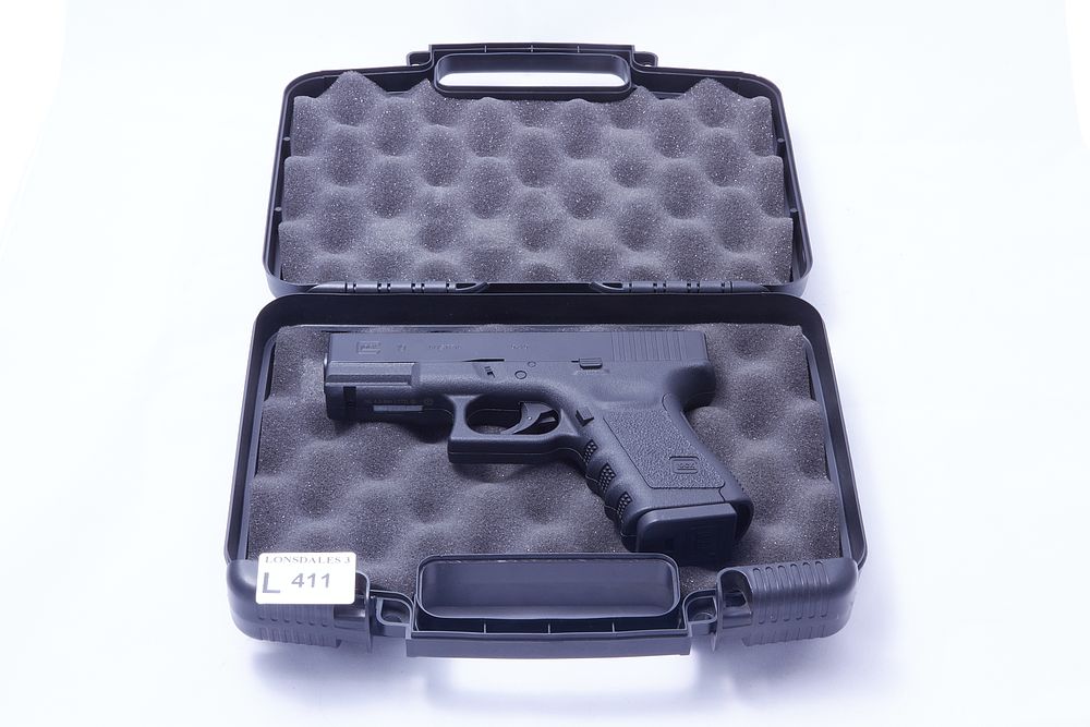 Lot 411: GLOCK
A .177 CAL. GLOCK AIR PISTOL. 
Ser No DA019627.