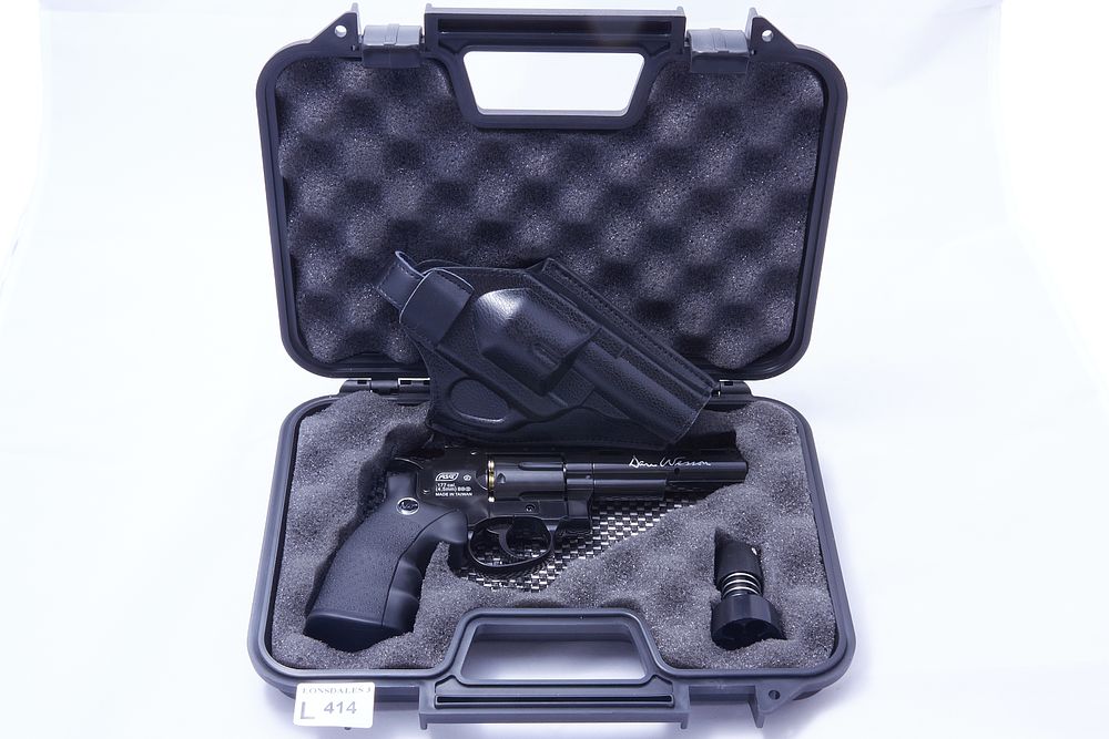 Lot 414: DAN WESSON
A .177 CAL. DAN WESSON 4' REVOLVER. 
Ser No 13K40662.