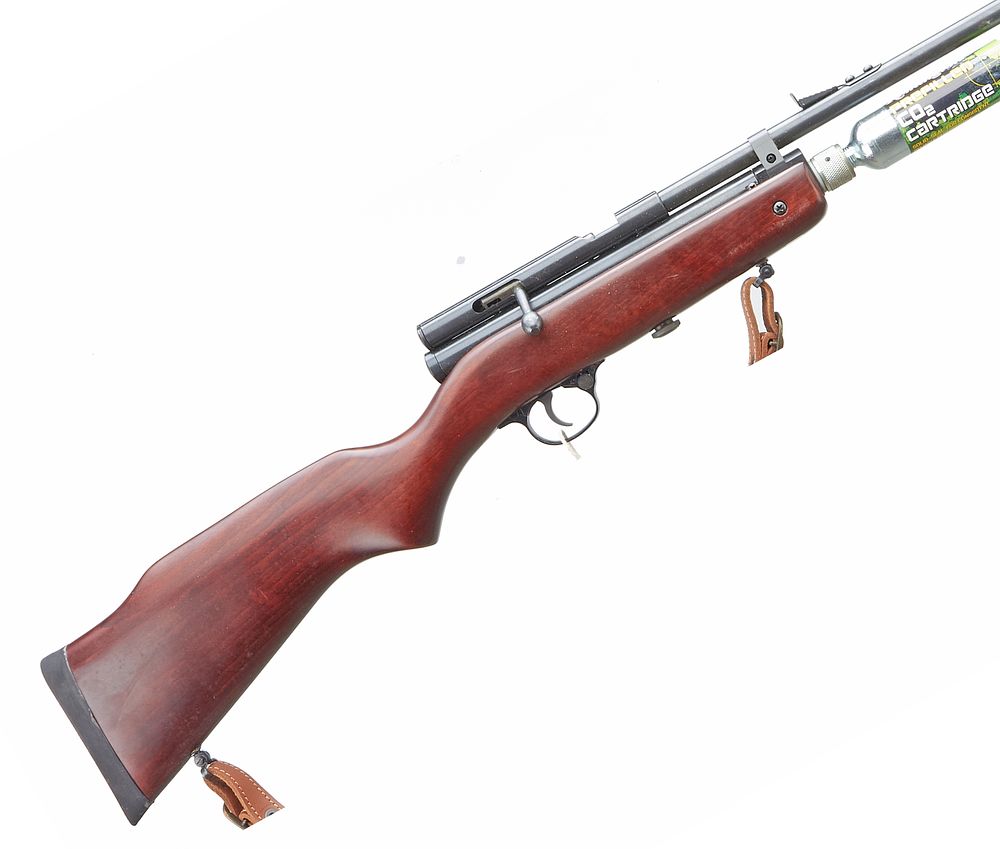 Lot 427: SMK
A .22 CAL. SMK XS79CO2-88 BOLT ACTION CO2 AIR RIFLE. 
NVN.