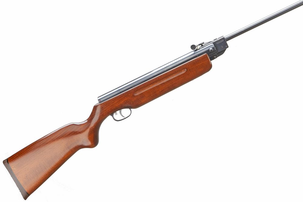 Lot 428: WEIHRAUCH
A .22 CAL. WEIHRAUCH HW35 BARREL COCKING AIR RIFLE. 
Ser No 827422.