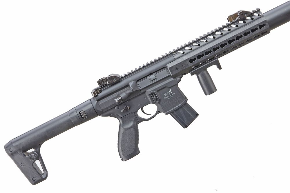 Lot 440: SIG
A .177 CAL. SIG SAUER MCX CO2 RIFLE. 
Ser No 16E06363.