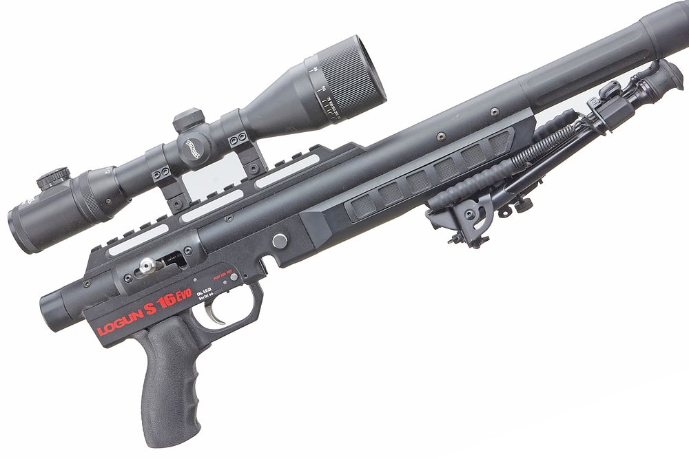 Lot 452: LOGUN
A .22 CAL. LOGUN S16 EVO PRE-CHARGED BOLT ACTION AIR RIFLE. 
Ser No 00334.