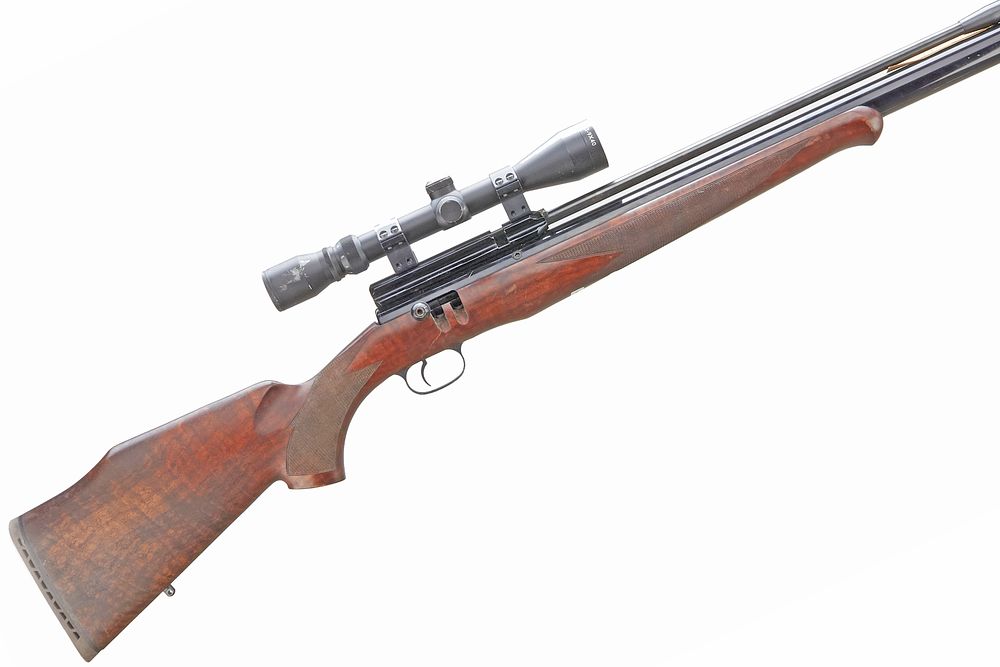 Lot 454: RWS
A .22 CAL. RWS EXCALIBRE PRE-CHARGED AIR RIFLE Ser No 08168.