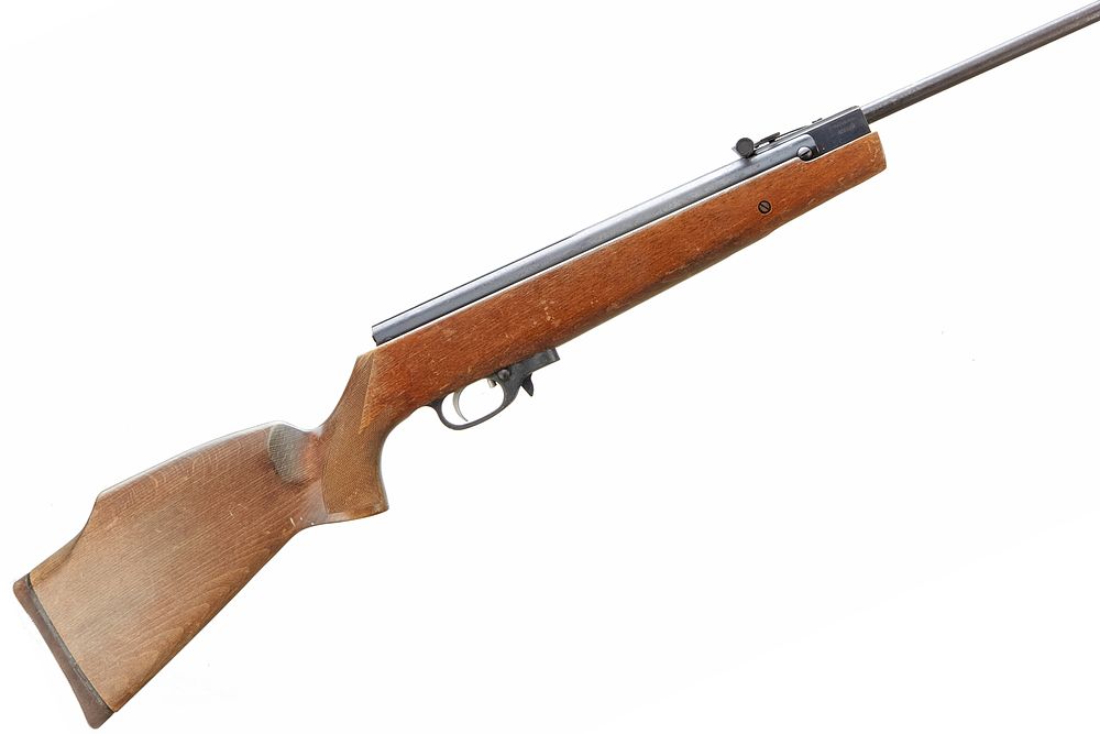 Lot 455: WEIHRAUCH
A .22 CAL. HW90 BARREL COCKING AIR RIFLE. Ser No 1262612.