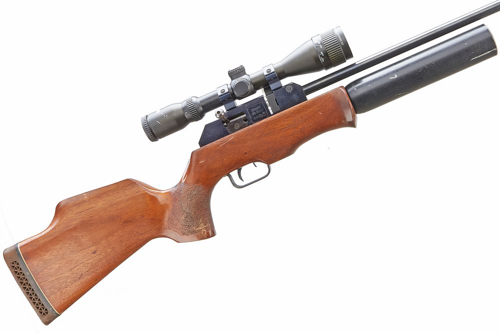 Lot 462: THEOBEN
A .22 CAL. THEOBEN PRE-CHARGED BOLT ACTION AIR RIFLE. Ser No 006795.