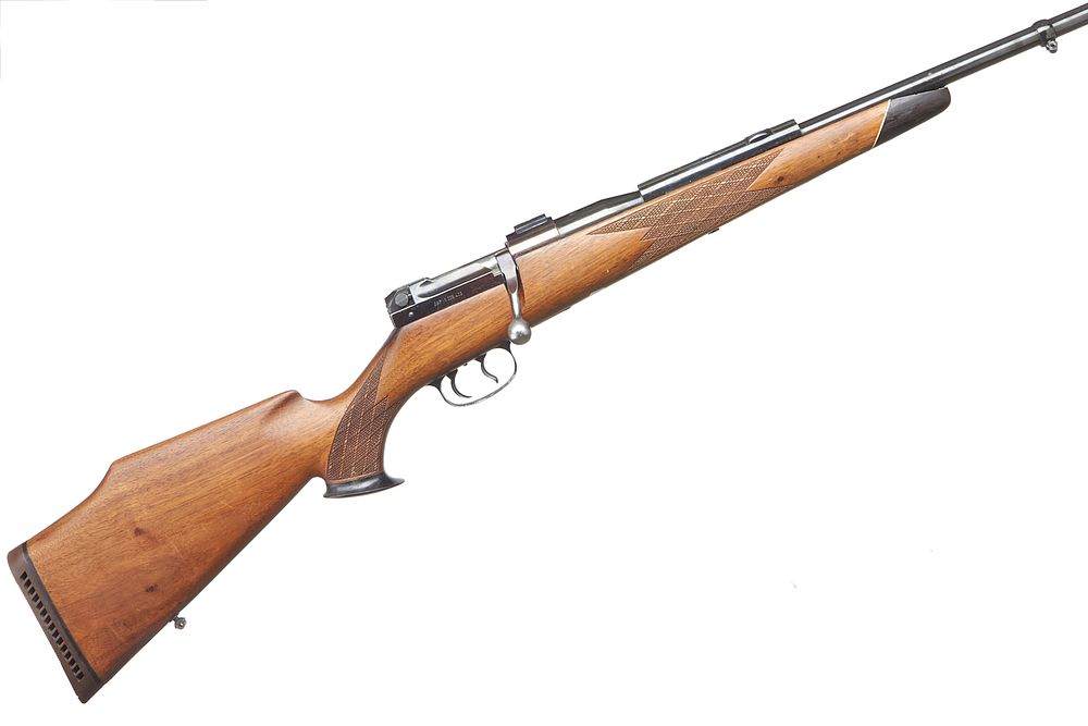 Lot 375: MAUSER
A MOD 66 7MM REM MAGNUM BOLT ACTION RIFLE SER NO SG54063