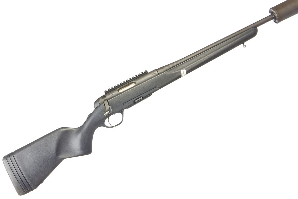 Lot 380: STEYR MANNLICHER
A .222 STEYR MANNLICHER BOLT ACTION RIFLE. Ser No 1049853.