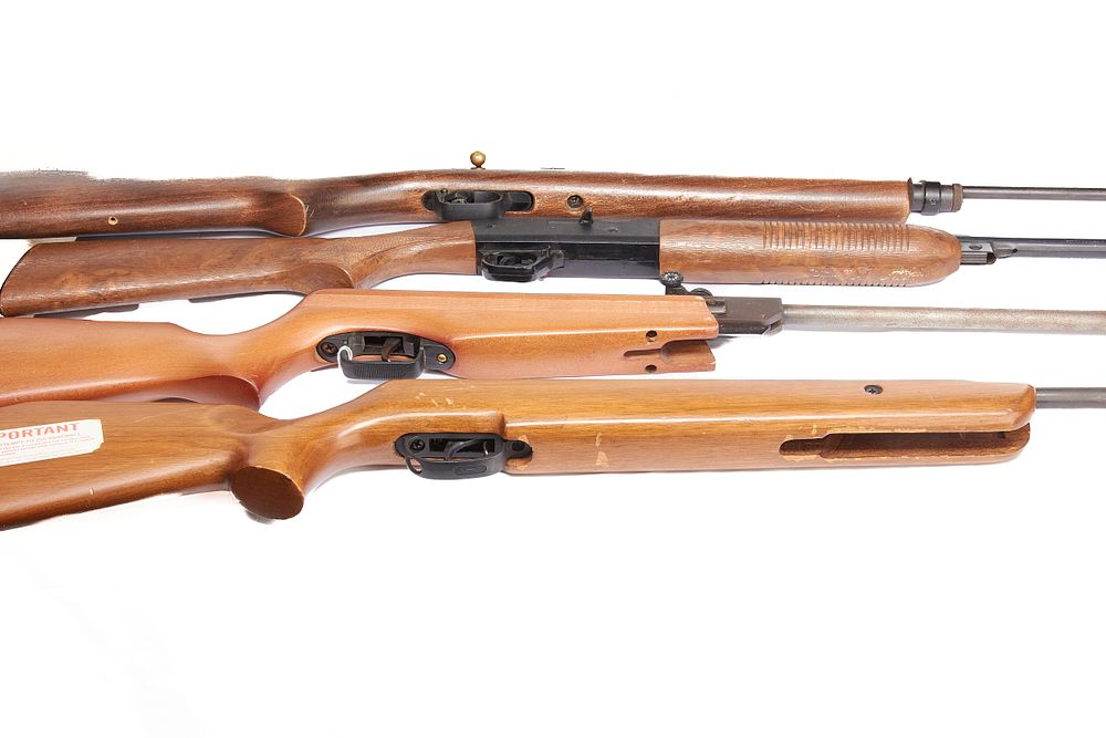 Lot 686: 4 ASSORTED AIR RIFLES