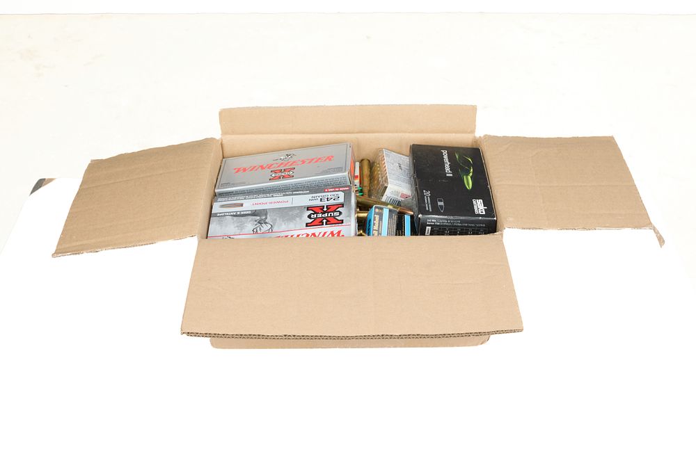 Lot 694: TEN KILOGRMES OF ASSORTED AMMUNITION. SOME LOOSE. MAINLY BOXED. BY VARIOUS MAKERS.